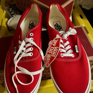 Mens 11 Vans Bold Red Canvas Shoes New in Box